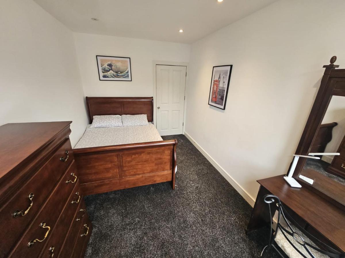 Quarto em Acomodações Particulares Double Bedrooms In Spacious And Modern *