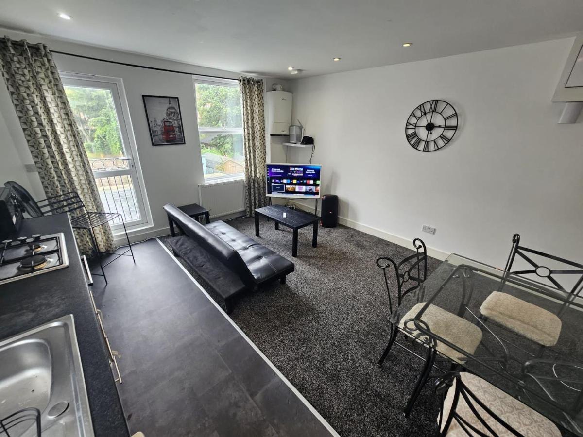 Double Bedrooms In Spacious And Modern Quarto em Acomodações Particulares
